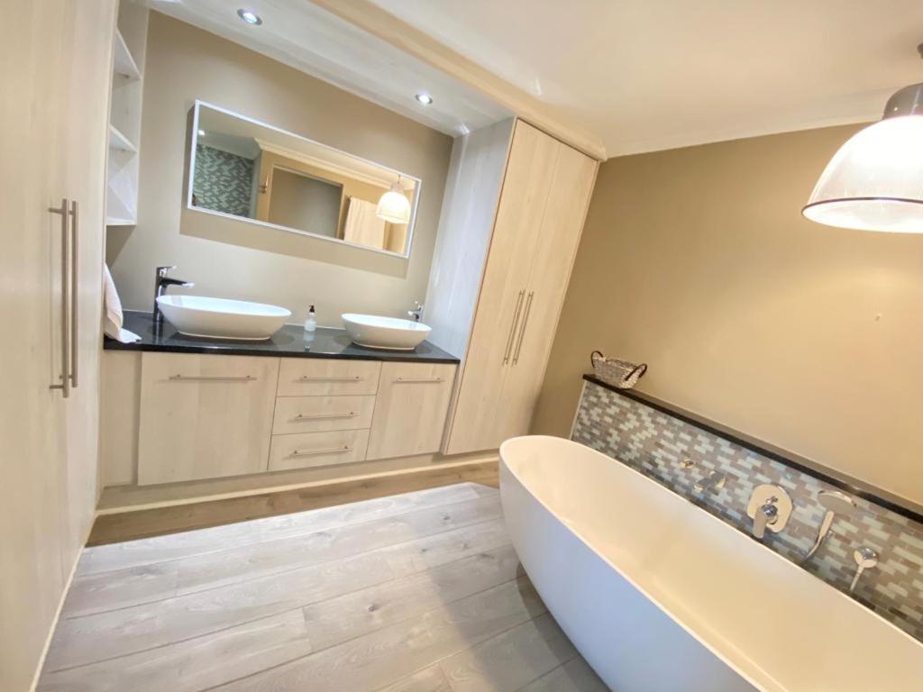 Loddey'S Self Catering Apartments - By Beach Collection Странд Экстерьер фото