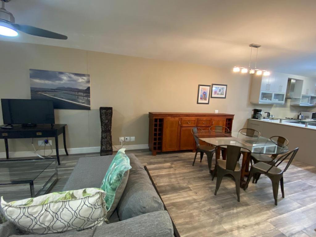 Loddey'S Self Catering Apartments - By Beach Collection Странд Экстерьер фото